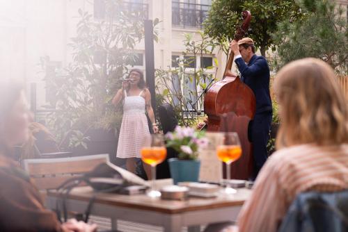 Crowne Plaza Paris République an IHG Hotel - image 9