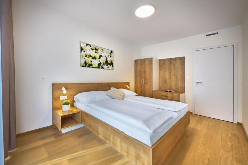 One-Bedroom Apartment with Balcony