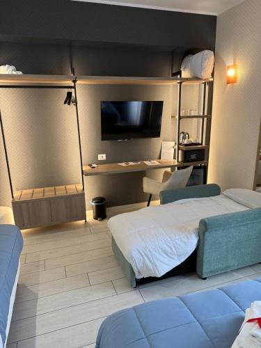 Deluxe Triple Room image 4