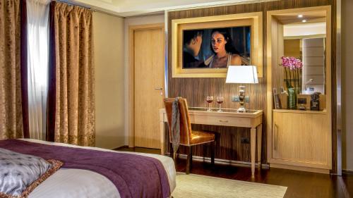 Executive Double or Twin Room image 8