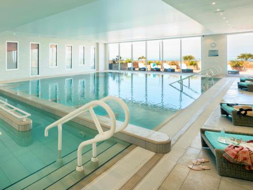 Swimming pool, Hotel de la Baie - Thalassotherapie PREVITHAL in Granville