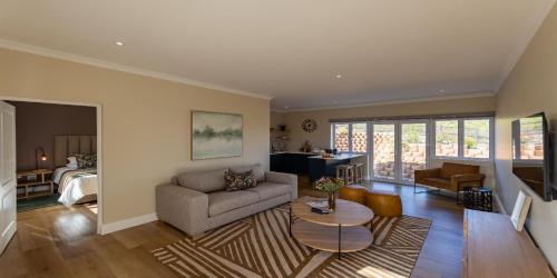 Pincushion Heights Room Type - Luxury Apartment