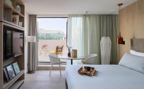 Superior Me Terrace City View