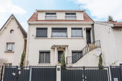 Exterior view, Eastern Paris Terrace - Terrasse - 15min de Paris in Les Lilas