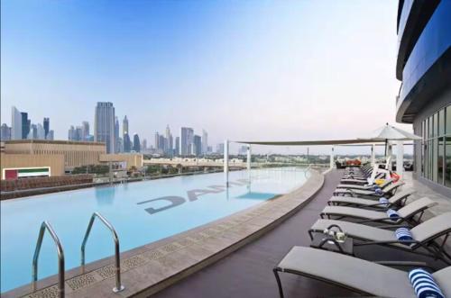 Vogue Damac Mall Street with Burj Khalifa View, Dubai (Foto 2)