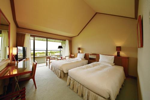 Standard Twin Room with Sea View