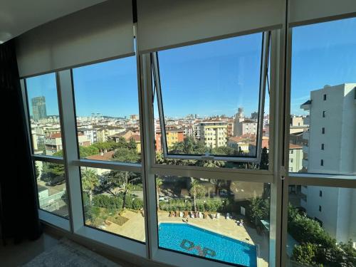 Luxurious and Comfortable Residence Pool & Gym