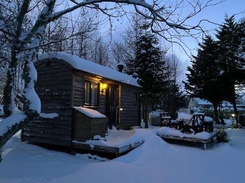 Exterior view, The Aultnamain Shepherds Hut in Edderton