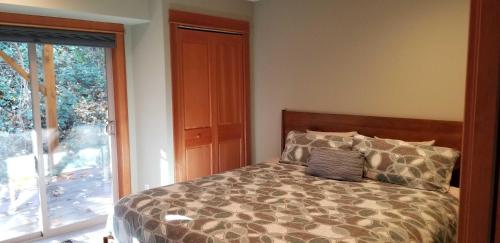 B2-River View-AC-3BR/3.5BA - image 2