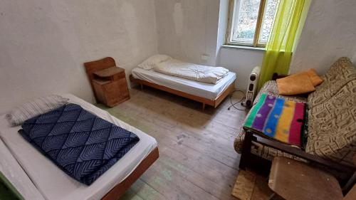 2 twin beds