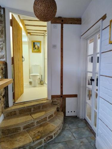 Vannas istaba, The Old Post Office Spacious 3-Bed Cottage in North Perrott in North Perrott