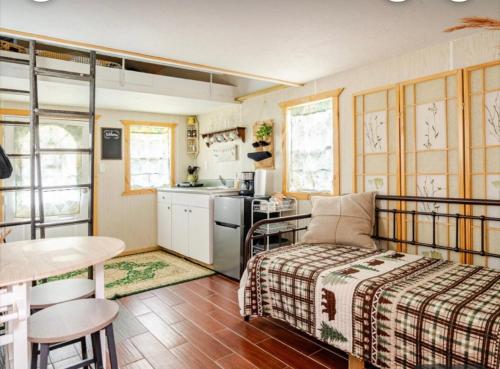 Tiny House surrounded by Florida farm beauty in Arcadia