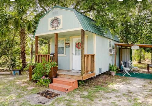 Tiny House surrounded by Florida farm beauty in Arcadia