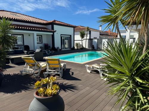 Spacious, quiet, charming villa with private pool and close to Lisbon gîte à louer Monte das Figueiras