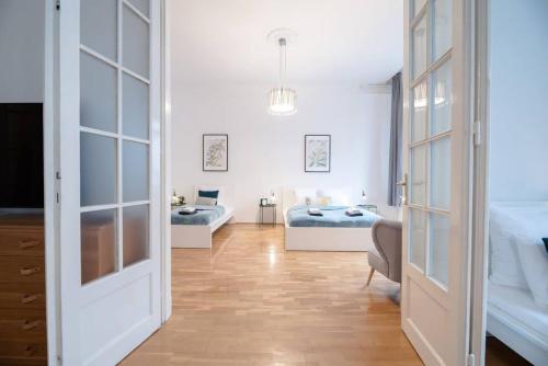 Ultra central spacious home in Vaci street - image 14