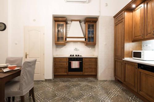 Ultra central spacious home in Vaci street - image 8