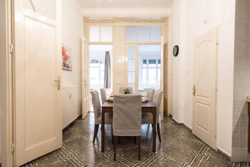 Ultra central spacious home in Vaci street - image 6
