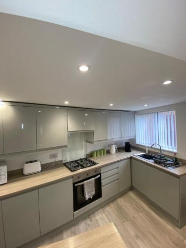 Cosy 6 Guest Retreat - Contractors welcome in อีเวสชาม