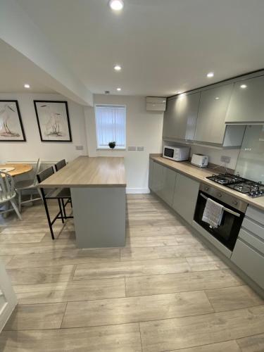 Cosy 6 Guest Retreat - Contractors welcome in อีเวสชาม