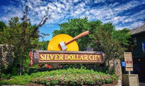 Spring Break Special! No Stairs, By SDC, On Lake, 2-3