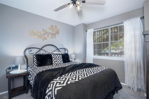 Spring Break Special! No Stairs, By SDC, On Lake, 2-3