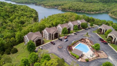 Spring Break Special! No Stairs, By SDC, On Lake, 2-3