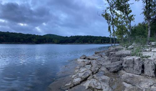 Spring Break Special! No Stairs, By SDC, On Lake, 2-3