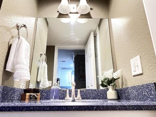 Spring Break Special! No Stairs, By SDC, On Lake, 2-3