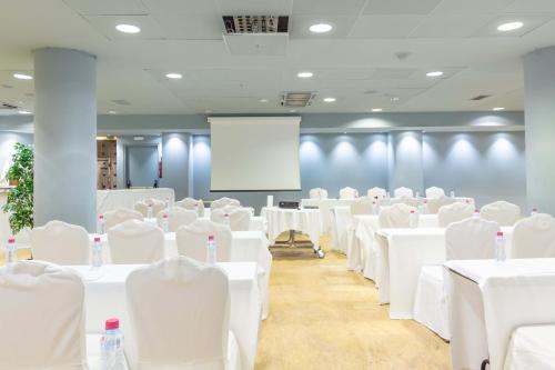 Hotel Puerta de la Luna - image 2
