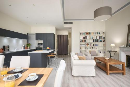 Sunlight Properties - Gisele - Nice hyper central 1 bedroom with large living room - image 4