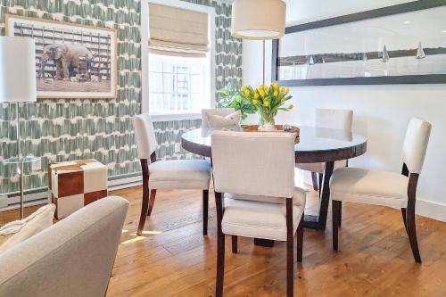 Airy Nantucket Escape in Historic Downtown! - image 7