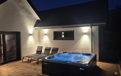 Magnifique maison bien-être 5 étoiles avec piscine et spa (Magnifique maison bien-etre 5 etoiles avec piscine et spa) in Langatte