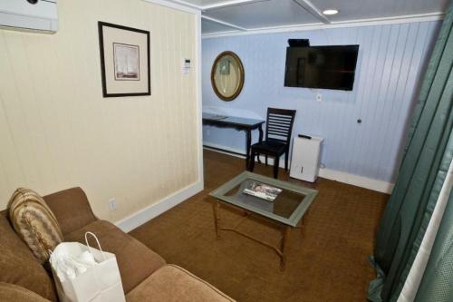 Georgianne Suite Four Georgianne Suite Four