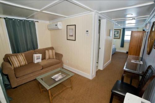 Georgianne Suite Four Georgianne Suite Four