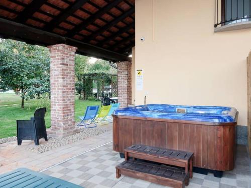 Karstais baseins, VILLA BOTTERA - Jacuzzi & Private Garden in Morozzo