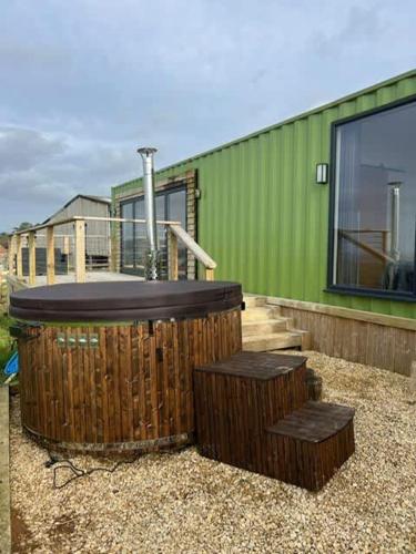 Contemporary Container with hot tub, Bath (photo 2)