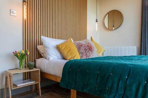 Contemporary Container with hot tub, Bath (photo 6)