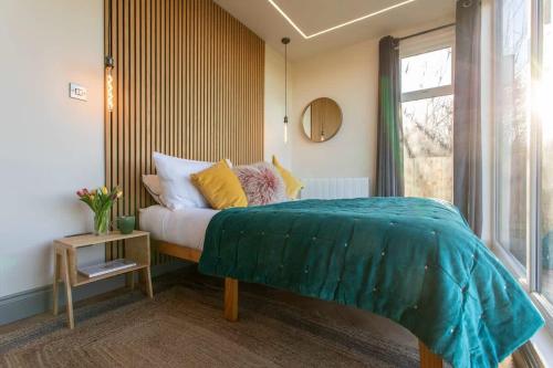 Contemporary Container with hot tub, Bath (photo 7)