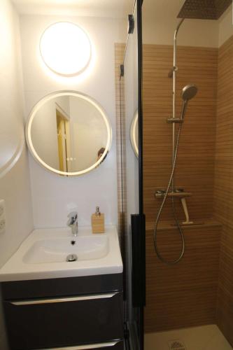 Gasjoly - Golfe de St-Tropez Studio avec cabine climatisé pour 4 personnes Gasjoly - Golfe de St-Tropez Studio avec cabine climatisé pour 4 personnes