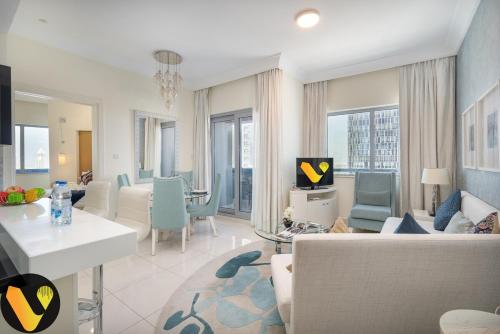 Vogue Downtown Stylish One Bedroom Apartment with Balcony and Unlimited Amenities Few Steps away from Burj Khalifa and Dubai Mall, Dubaj (zdjęcie 2)