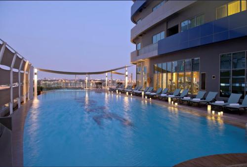 Vogue Downtown Stylish One Bedroom Apartment with Balcony and Unlimited Amenities Few Steps away from Burj Khalifa and Dubai Mall, Dubaj (zdjęcie 8)