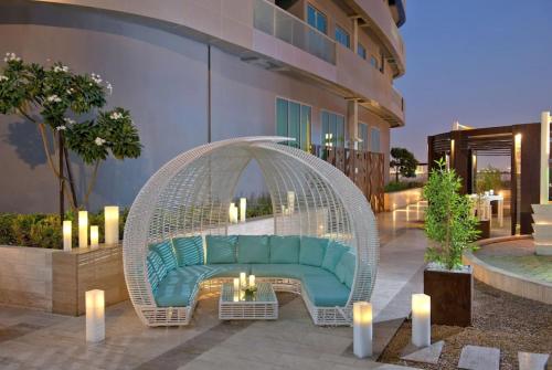 Vogue Downtown Stylish One Bedroom Apartment with Balcony and Unlimited Amenities Few Steps away from Burj Khalifa and Dubai Mall, Dubaj (zdjęcie 3)