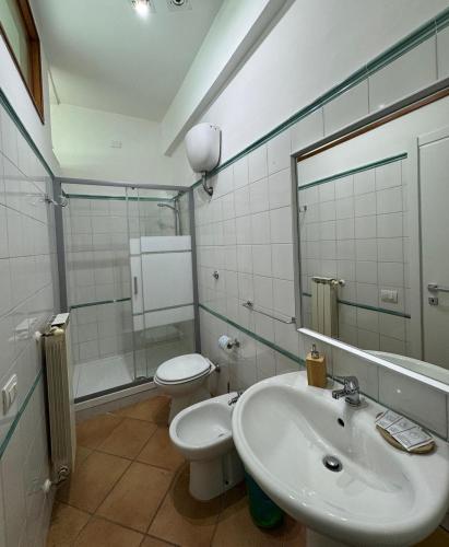 Double Room with Private External Bathroom image 3