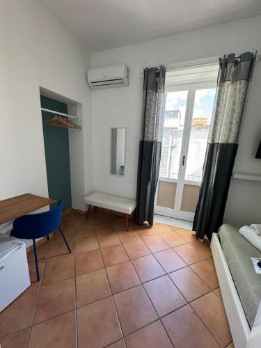 Double Room with Private External Bathroom image 9