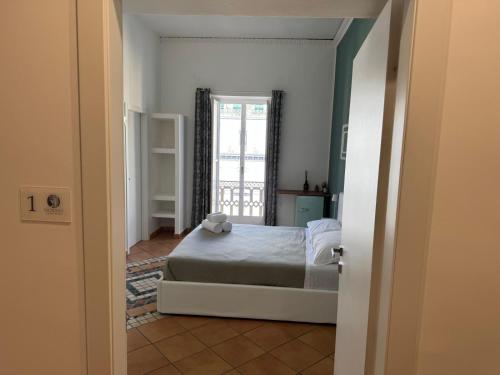 Large Double Room image 10