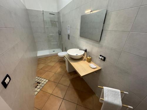 Large Double Room image 5