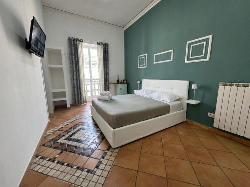 Large Double Room image 8