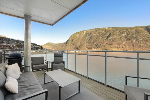 Facilities, Penthouse with fjord view and parking in Sogndal