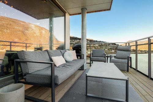 Facilities, Penthouse with fjord view and parking in Sogndal