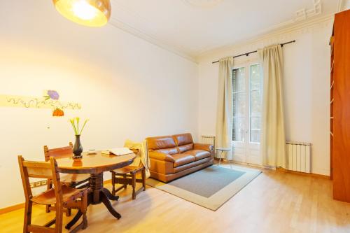 Apartment room in Quiet vibrant 2 bedroom in pedestrian Eixample